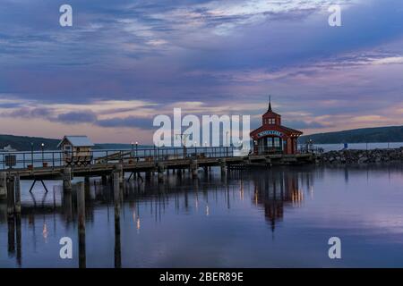 Molo pubblico sul lago Seneca a Watkins Glen, Schuyler County, NY Foto Stock