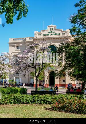 Teatro la Caridad, Parque Vidal, Santa Clara, Provincia di Villa Clara, Cuba Foto Stock