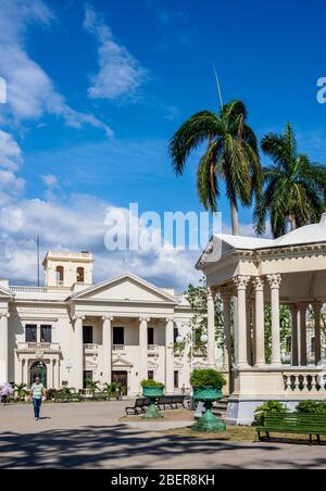 Ex Municipio, ora Biblioteca Jose Marti, Parque Vidal, Santa Clara, Villa Clara Provincia, Cuba Foto Stock