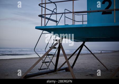 Il bagnino della California si trova al mattino Foto Stock