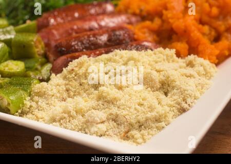 Farina di manioca. Farofa. Cucina tradizionale brasiliana. Primo piano Foto  stock - Alamy