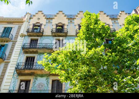 Dettaglio di bella facciata edificio architettura in città di Barcellona, Spagna Foto Stock