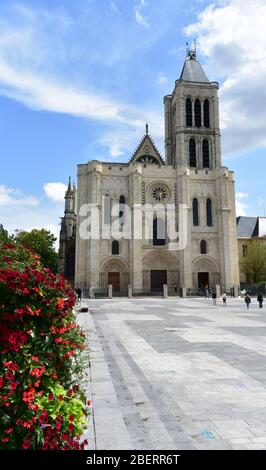 Basilique Saint-Denis o Basilica di Saint Denis, facciata ovest. Parigi, Francia. Foto Stock