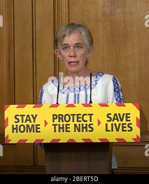 Screen grab del Vice Chief Scientific Officer Professor Dame Angela McLean durante un briefing mediatico a Downing Street, Londra, sul coronavirus (COVID-19). Foto Stock