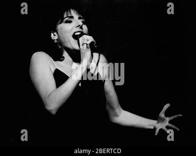 La cantante francese Liane Foly suona sul palco, 1994, Francia Foto Stock