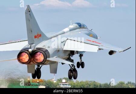 L'aeronautica militare cinese JH-7 decollo alla base aerea Dyagilevo, Russia. Foto Stock