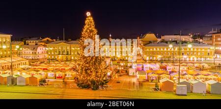 Mercato di Natale di Helsinki in Piazza del Senato Helsinki, Cattedrale di Helsinki, Finlandia. Foto Stock