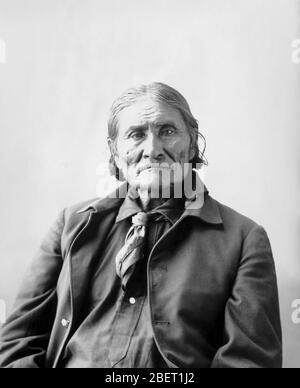 Ritratto di Geronimo dalla band Bedonkohe della tribù Apache. Foto Stock