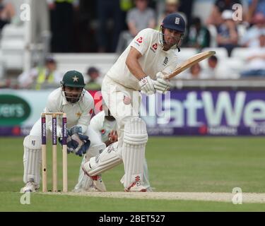 LEEDS, UK - 1 GIUGNO Alastair Cook of England batting durante il primo giorno del secondo Nat West Test match tra Inghilterra e Pakistan a Headingley Cricket Ground, Leeds, Venerdì 1 Giugno 2018. (Credit: Mark Fletcher | MI News) Foto Stock