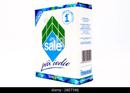 ITALKALI SALE fine iodato estratto dai depositi salini del sottosuolo  siciliano. Prodotto e confezionato in Italia da ITALKALI Foto stock - Alamy