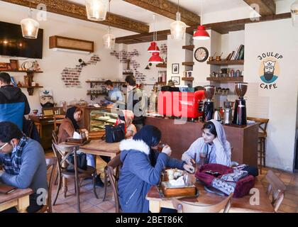 All'interno del Joulep Cafe nella zona del Bazaar di Vakil, Shiraz, provincia di Fars, Iran, Persia, Medio Oriente Foto Stock