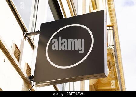 vuoto round negozio segno nero cartello design mockup Foto Stock
