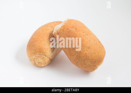 Pane francese. PAO frances integrale su sfondo bianco Foto Stock