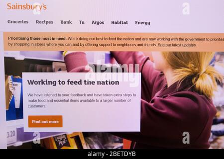 Sainsbury's Supermarket online di acquisto di alimentari per la consegna a casa durante la pandemia di coronavirus 2020 Foto Stock