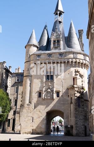 Bordeaux , Aquitaine / Francia - 03 03 2020 : la porte Cailhau porta medievale medievale antica città Bordeaux francia Foto Stock