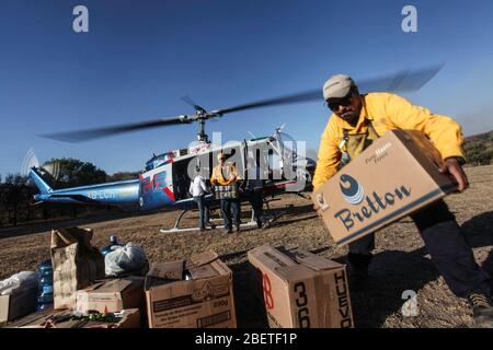 Elicottero utilizzato dal Conafor, Commissione Nazionale delle foreste per combattere gli incendi forestali nella Sierra de sonora, Messico. Giugno 2014... (Foto: LuisGutierrez Foto Stock