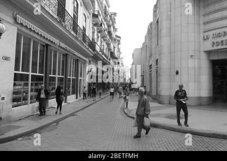 museo del moderno periodo coloniale art deco stile era caserma di cavalleria Havana Cuba facciata edificio persone vecchio stile a piedi stretto moderno monumentale Foto Stock