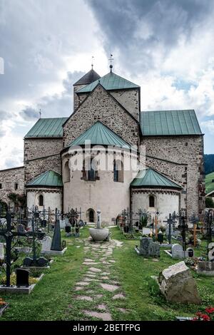 Un ex monastero, a San Candido in Alto Adige. Foto Stock