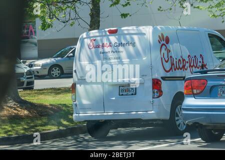 Kennesaw, GA / USA - 04/02/20: Pulmino da cimossa bianca parcheggiato a Kennesaw, GA, sulla Barrett Parkway. Foto Stock