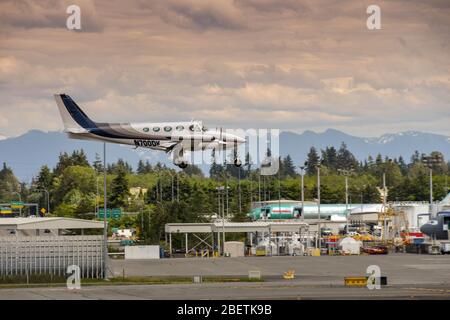 EVERETT, WAS, USA - GIUGNO 2018: Cessna 340 doppio aereo leggero con motore a doppio gas atterrato ad Everett. Foto Stock