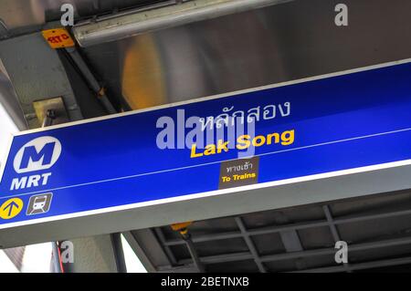 MRT skytrain indicazioni per Lak Song a bangkok Thailandia Foto Stock