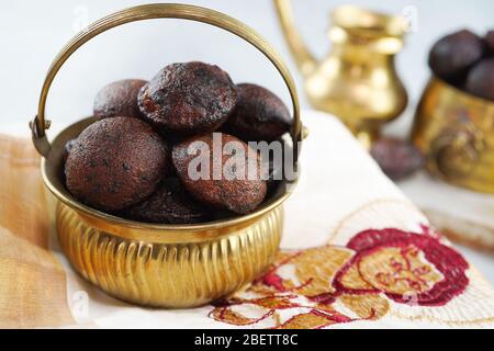 Neyyappam / Unniyappam o Vishu Appam - Kerala festival dolce con farina di riso, fuoco selettivo Foto Stock