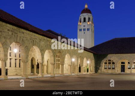 Memorial Court cortile interno e Hoover Tower Foto Stock