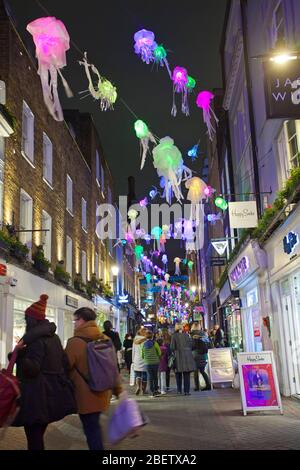 Display di luci di meduse multicolore a Soho Foto Stock