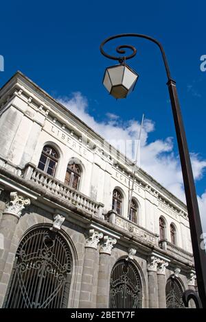 Statua di A. Schoelcher, ex tribunale, Fort-de-France City, Martinica, Antille francesi, Caraibi Foto Stock