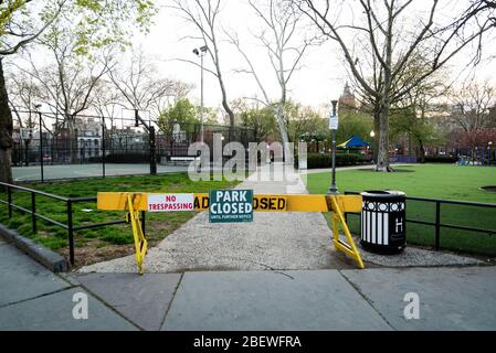 I parchi di Hoboken NJ sono chiusi a causa dell'epidemia di Corona Foto Stock