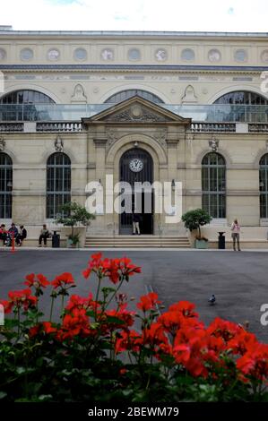 Il cortile con ingresso principale della Biblioteca Nazionale di Francia, Bibliotheque Nationale de France Richelieu Site.Paris.France Foto Stock