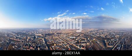 Panorama aereo di Minsk, Bielorussia all'inizio della primavera. Minsk centro dall'alto Foto Stock