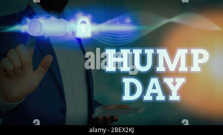 Conceptual la scrittura a mano che mostra Hump giorno. Concetto significato salendo un proverbiale hill per ottenere attraverso una settimana dura Mercoledì Foto Stock