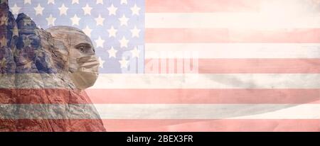 Coronavirus Concept 19 america, scultura George Washington con maschera medica, sfondo di sovrapposizione bandiera americana, Monumento Nazionale del Monte Rushmore Foto Stock
