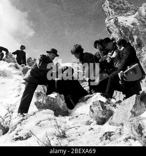 Nell'ottobre 1957, lo staff degli esperti sovietici e delle ferrovie Qinghai-Tibet lavorò nel bacino di Qaidam Foto Stock