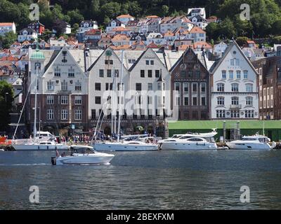 Case nella città europea di Bergen nel distretto di Hordaland in Norvegia Foto Stock