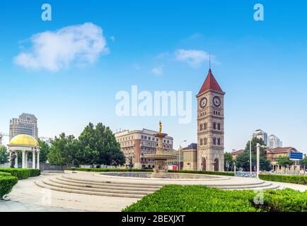 Il cinese e l'architettura occidentale sulla strada, Tianjin, Cina. Foto Stock