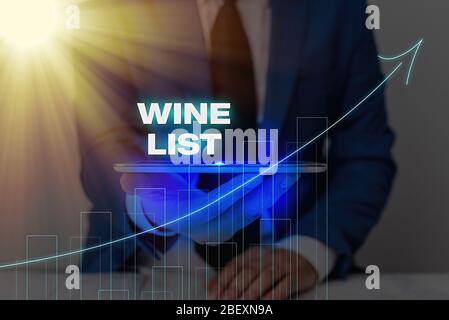 Scrittura a mano testo scrittura elenco dei vini. Menu fotografico concettuale di selezioni di vini da acquistare tipicamente in un ristorante Foto Stock