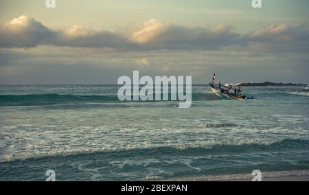 Preso mentre campeggio ed esplorando Sawarna a Banten, Java, Indonesia. Splendida zona costiera perfetta per fotografie o campeggio Foto Stock