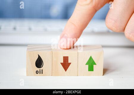 Il concetto di osservazioni per ridurre il costo del petrolio. Primo piano. Foto Stock