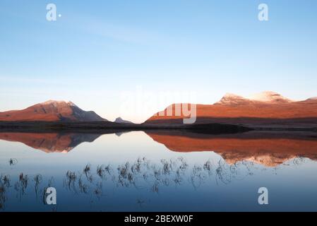 Alba autunnale a Lochan An AIS, Highland Scotland Foto Stock