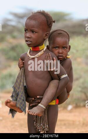 Bambini della tribù Hamer fotografati nella Valle del fiume Omo, Etiopia Foto Stock