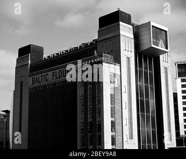 Monocromatico ex Baltic Flour Mill, ora un Museo d'Arte moderna a Gateshead, Regno Unito Foto Stock