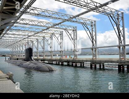 WAIPIO PENISOLA, Hawaii (27 aprile 2012) La Virginia-classe attacco rapido sommergibile USS Texas (SSN 775) è ormeggiata nello stato dell'arte magnetico sottomarino la tacitazione di impianto in punto di fatto cenno alla base comune perla Harbor-Hickam durante una cerimonia del taglio del nastro. Foto Stock