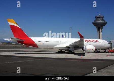 AEROPORTO DI MADRID DESERTO DURANTE IL VIRUS COVID-19. Foto Stock