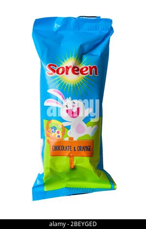 Soreen deliziosamente primavera cioccolato e arancione 5 mini pagnotta isolato su sfondo bianco - pronto per Pasqua Foto Stock
