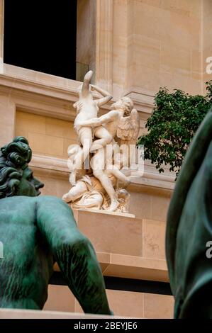 Giardino di sculture all'aperto Cour Manly al Museo del Louvre di Parigi, Francia. Foto Stock