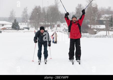 AS, Norvegia - 17 febbraio 2010: Africani, asiatici e latini americani stranieri imparare lo sci in Norvegia come parte del programma di istruzione per essere le Foto Stock