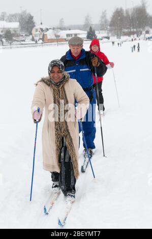 AS, Norvegia - 17 febbraio 2010: Africani, asiatici e latini americani stranieri imparare lo sci in Norvegia come parte del programma di istruzione per essere le Foto Stock