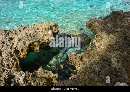 Bellissimo mare caraibico a squisita Caleta Buena, Playa Giron, Cuba Foto Stock